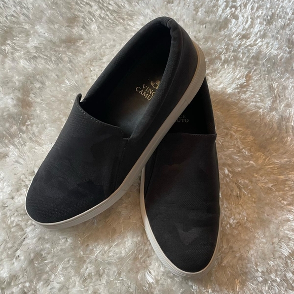 Vince Camuto Black Loafers with Textured Fabric and Elastic Gore - Picture 4 of 4